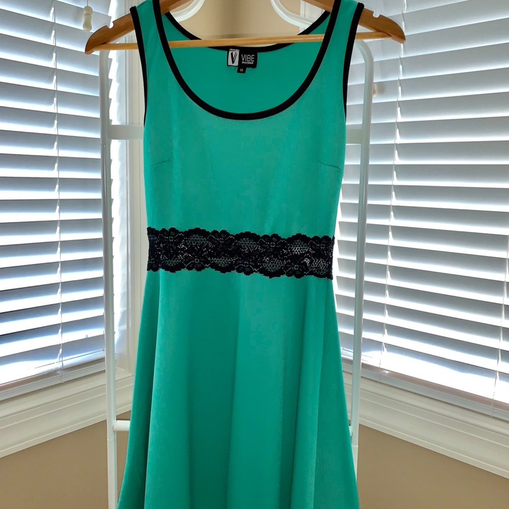 Green sleeveless dress